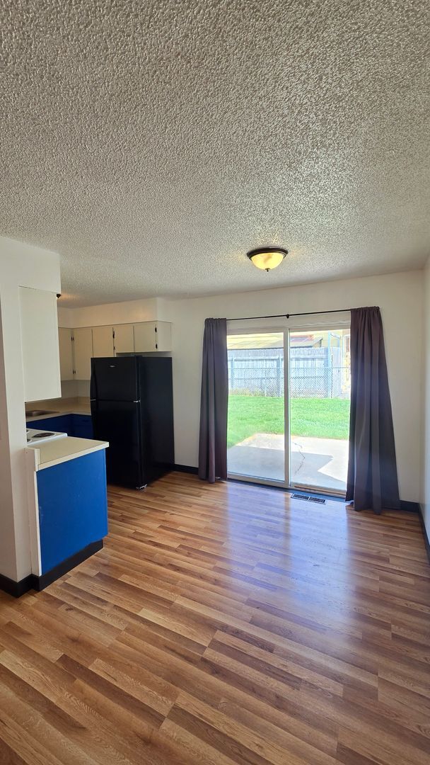Building Photo - Remodeled Two Bedroom Duplex Off Reserve