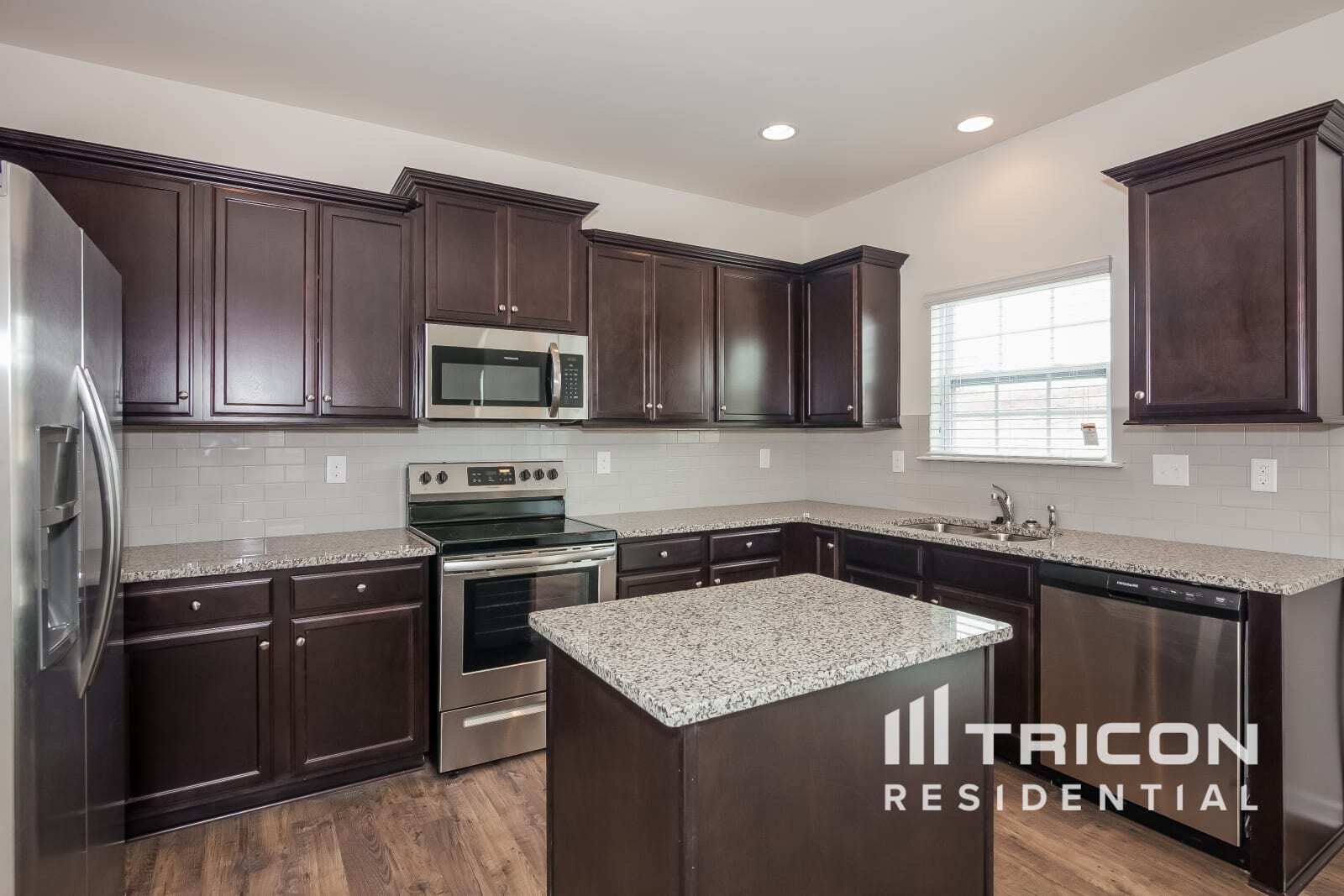 Building Photo - 156 King William Dr