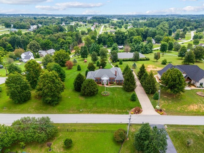 Building Photo - Executive Rental