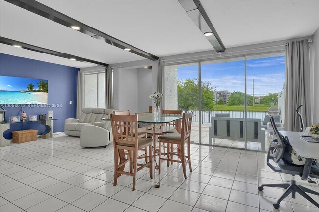 Building Photo - 9177 Fontainebleau Blvd