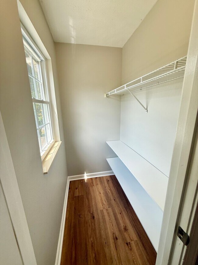 Building Photo - 3 Bedroom 2.5 Bath House + Garage + Fenced...
