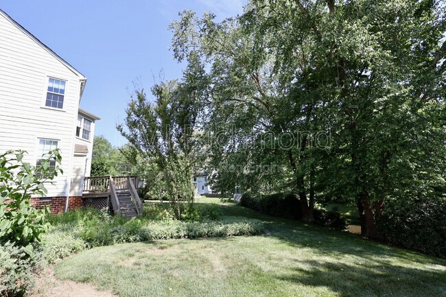 Building Photo - 6004 Manor Park Terrace