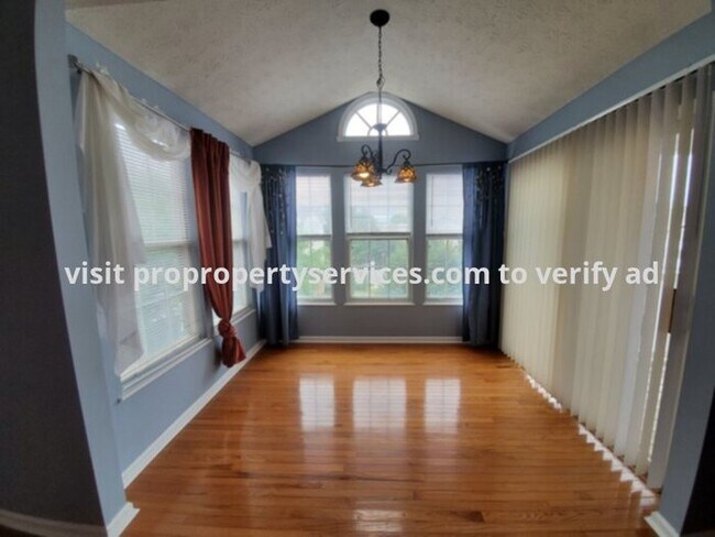 Building Photo - Beautiful Top Floor Garden Condo In Frederick