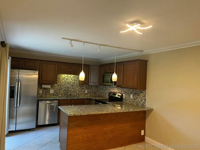 Building Photo - 3008 San Clara Dr