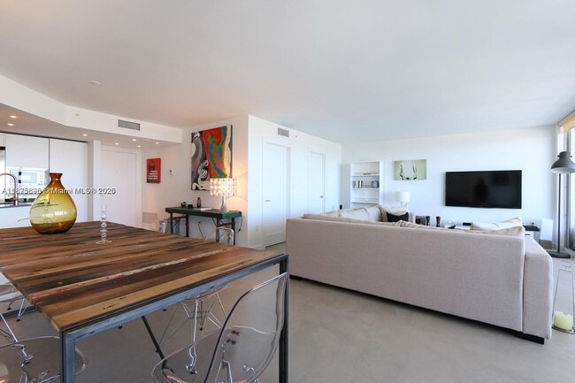 Building Photo - 1900 Sunset Harbour Dr