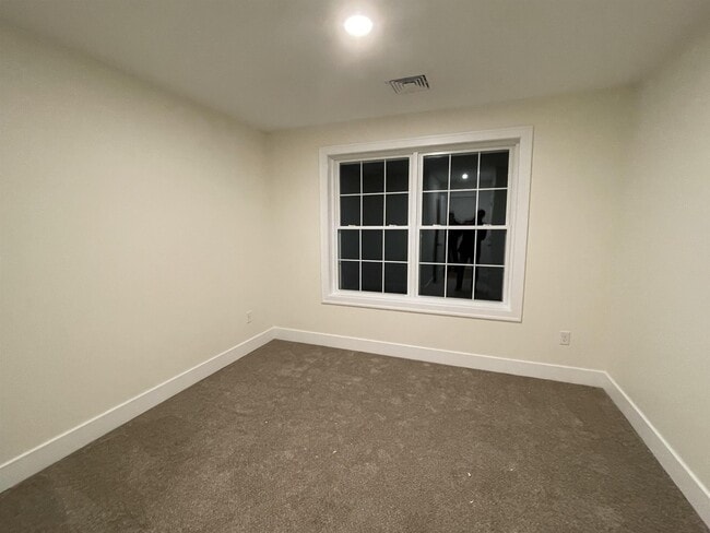 Building Photo - 15 Suffolk Rd