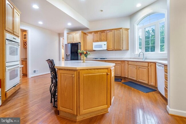 Building Photo - 43997 Riverpoint Dr