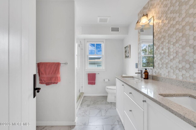 Building Photo - 213 9th Ave