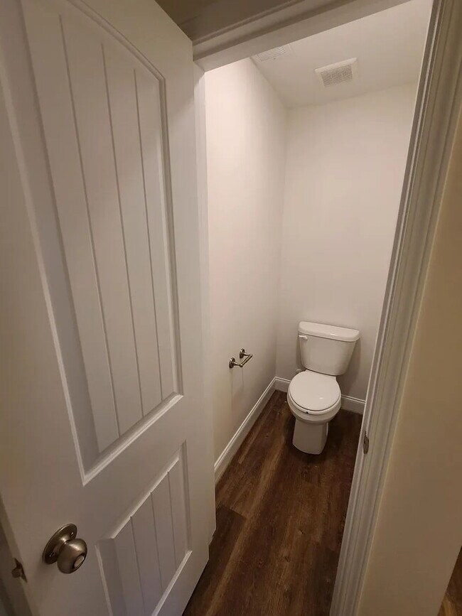 Building Photo - Inquire today on how to get FREE rent!