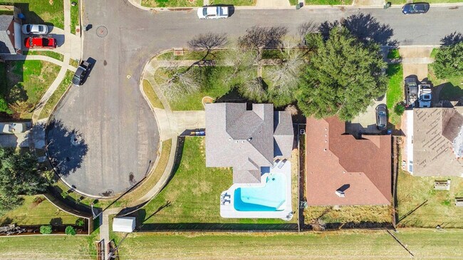 Building Photo - 7418 Lake Livingston Dr