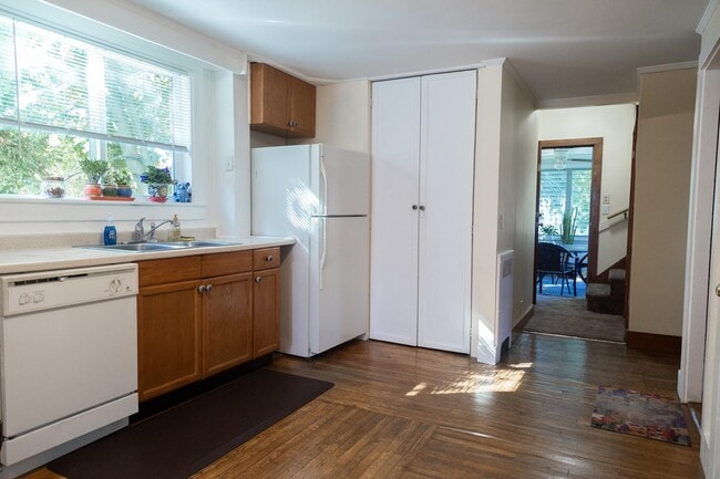 Building Photo - 180 Highland St