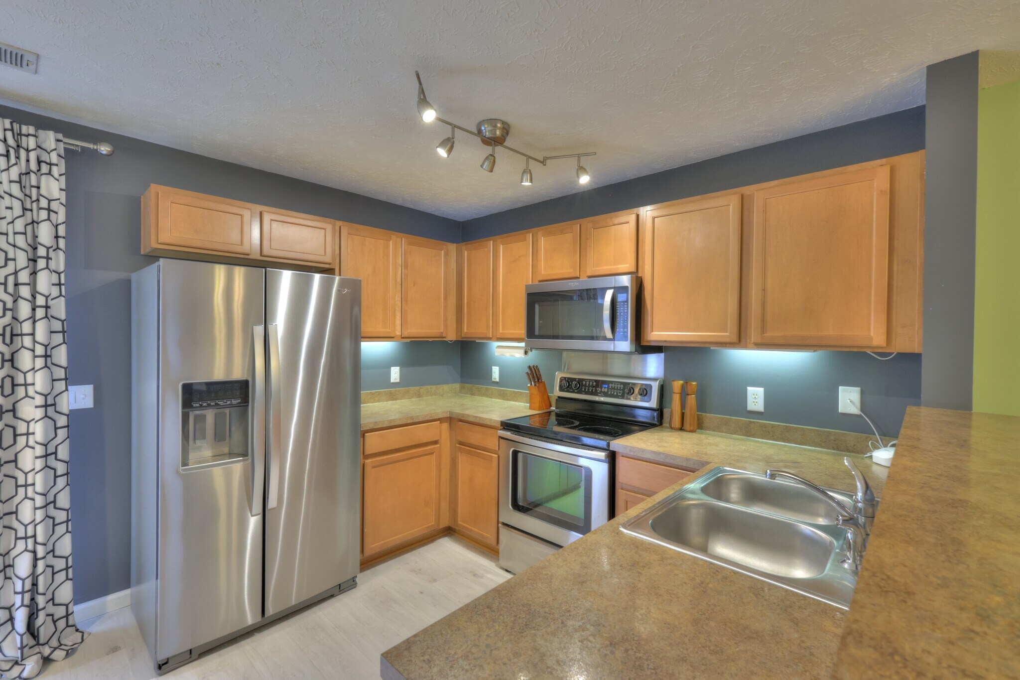 Building Photo - 589 Bradburn Village Cir