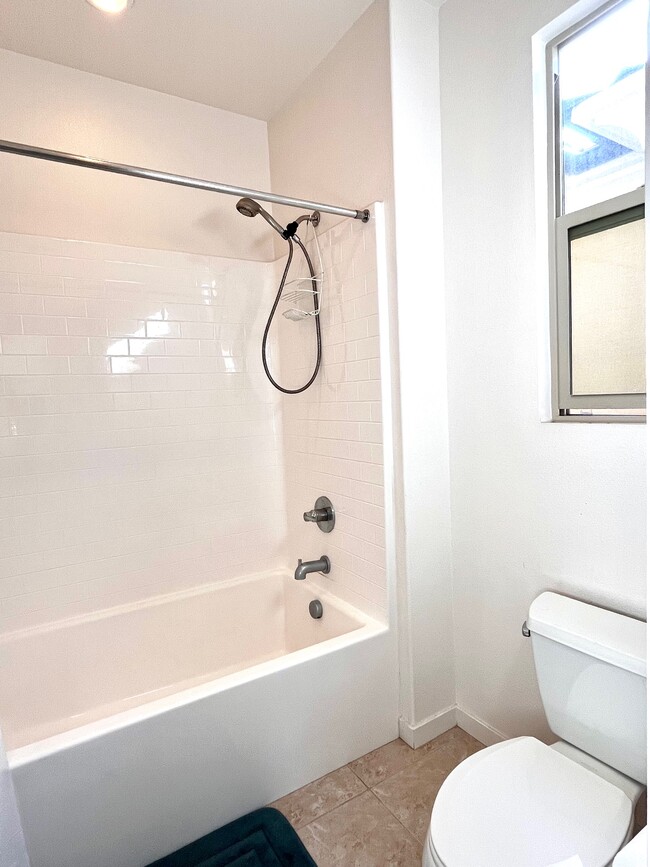 Building Photo - 22 Poppy