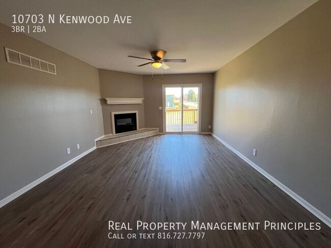 Building Photo - *MOVE-IN SPECIAL* Completely Remodeled, Sp...