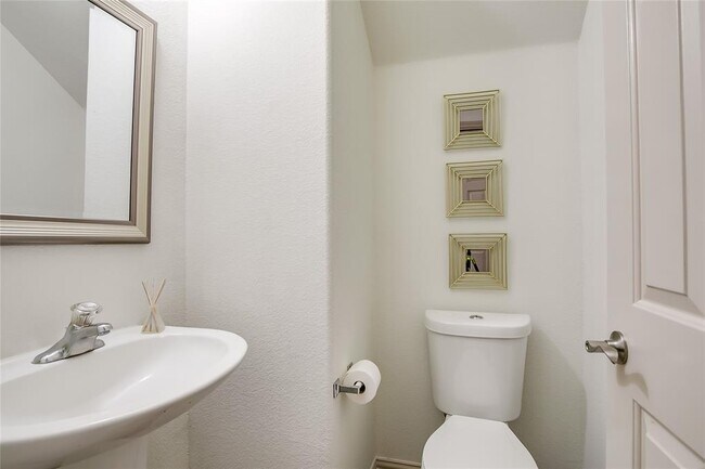 Building Photo - 2410 Great Oaks Dr