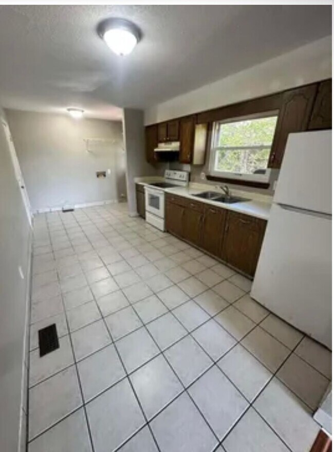 Building Photo - 6325 Plantation Dr
