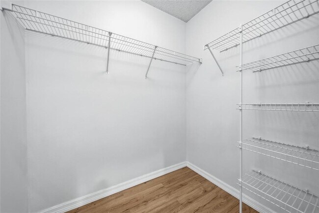 Building Photo - 10617 Opus Dr