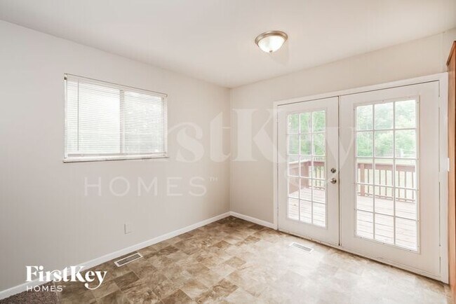 Building Photo - 667 E Edgewood Ave