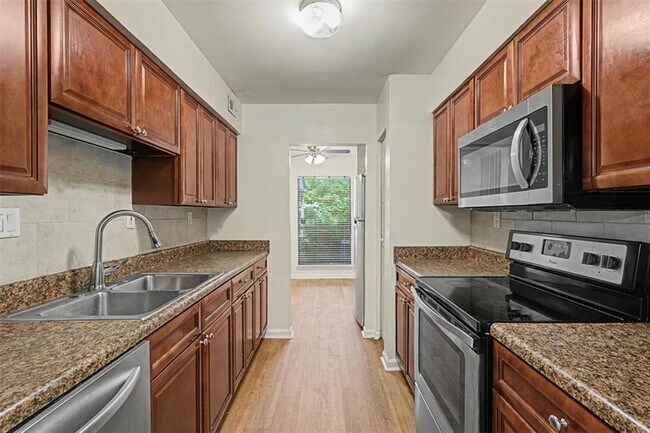 Building Photo - 6350 Hawthorne Terrace