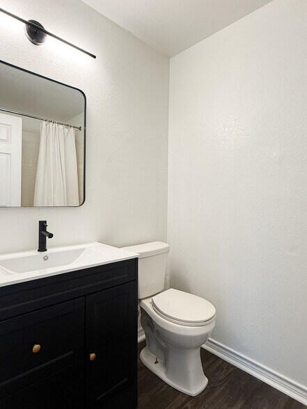 Building Photo - 2902 Kestrel Dr