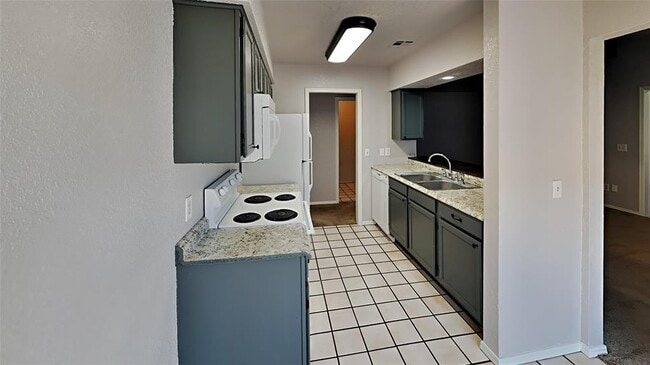 Building Photo - 1012 Dustin Dr