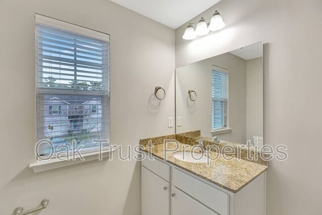 Building Photo - 504 Truman Dr