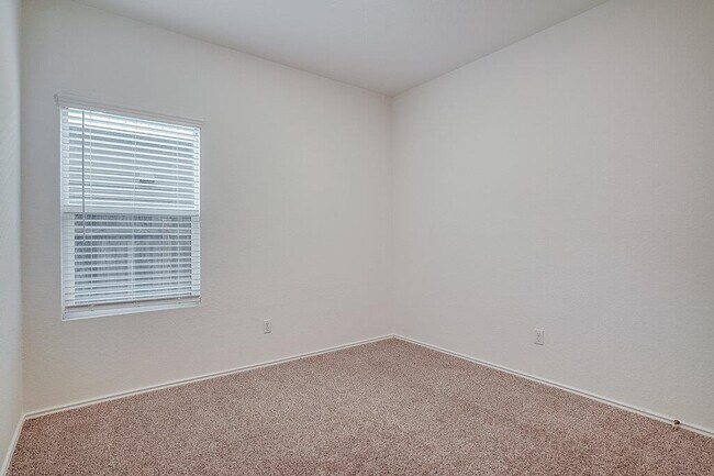 Building Photo - 355 Geode Glen