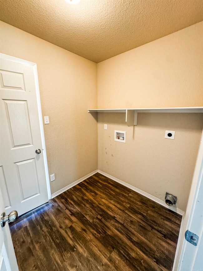 Building Photo - 6305 Lena Dr