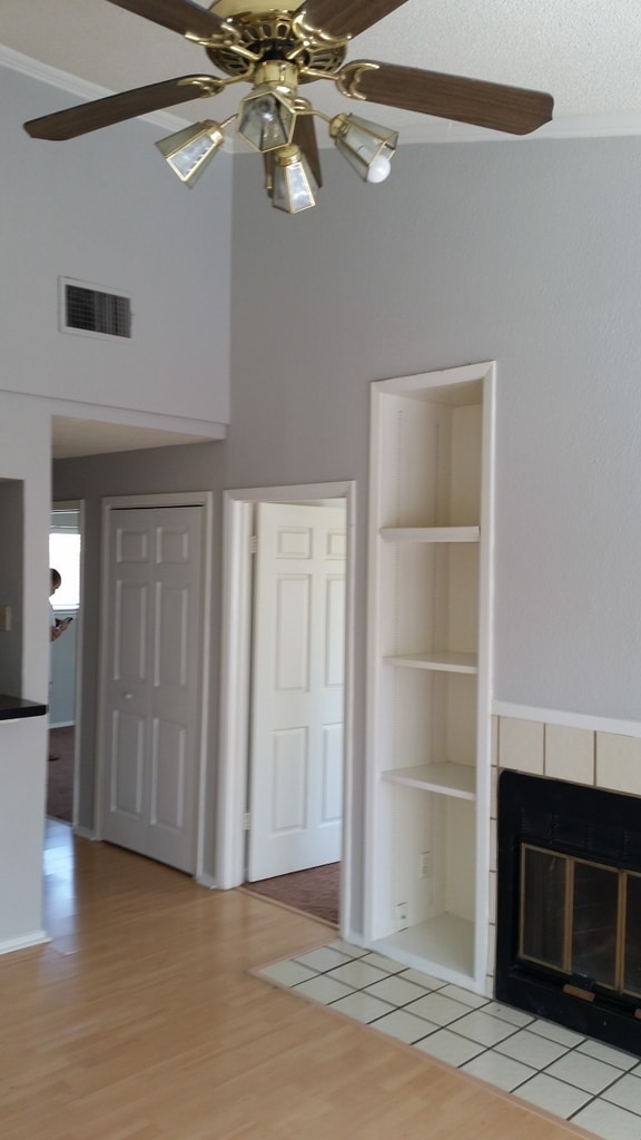Building Photo - 807 W 25th St