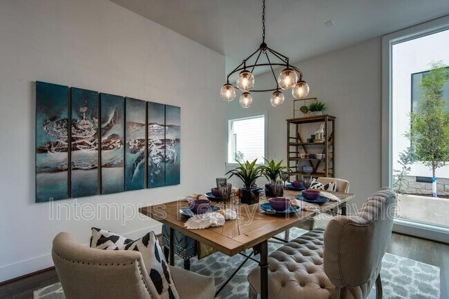 Building Photo - 958 9th Ave S