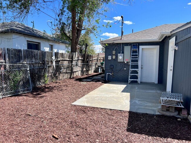 Building Photo - Ranch Home 3BD/2BA Conveniently Located Mi...