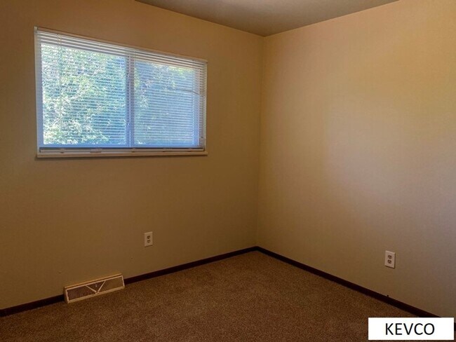Building Photo - Four Bedroom Single Family Home with Large Backyard