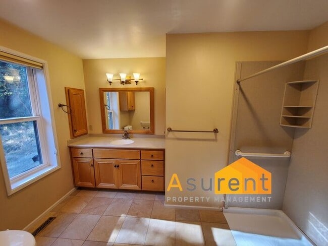 Building Photo - Amazing Property on 1.25 Acres Available in October! 3 Bed/2 Bath Plus Office Space and Shop