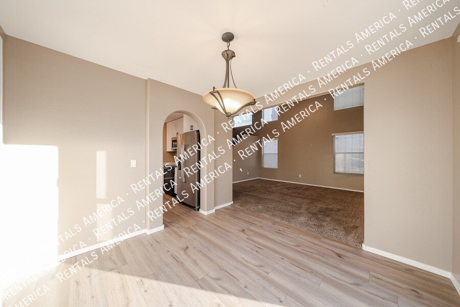 Building Photo - 3719 E Inverness Ave