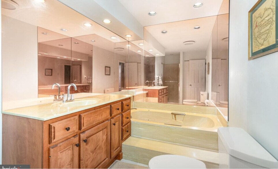 Building Photo - 1123 Wicklow Ct