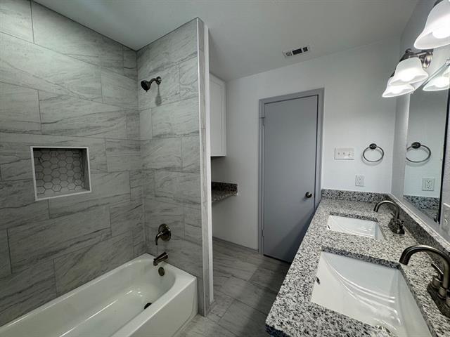 Building Photo - 2535 Greenport Dr