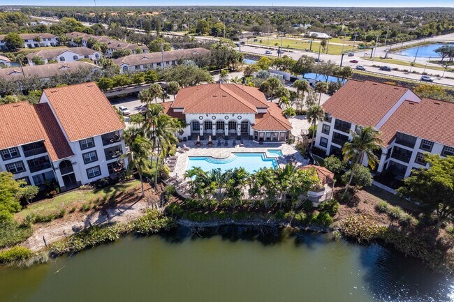 Building Photo - ** FAIRWAY PRESERVE ** 3 BED / 2 BATH CONDO - PET OK! - NORTH NAPLES - ANNUAL RENTAL