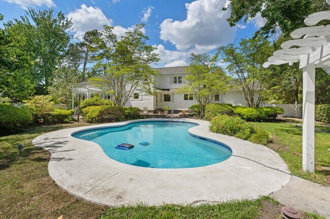 Building Photo - 5704 Woodside Ave