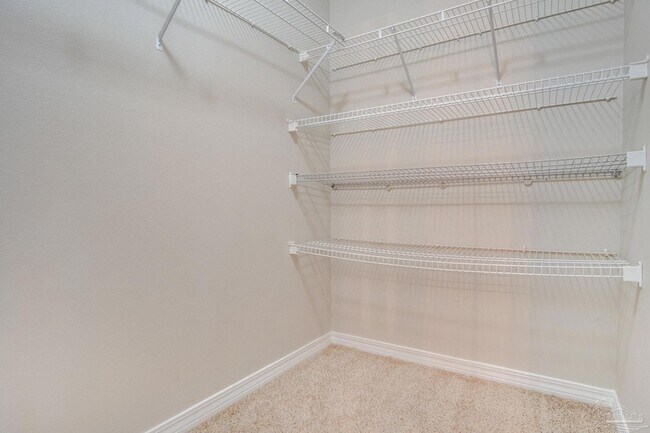 Building Photo - 5029 Lantana Dr