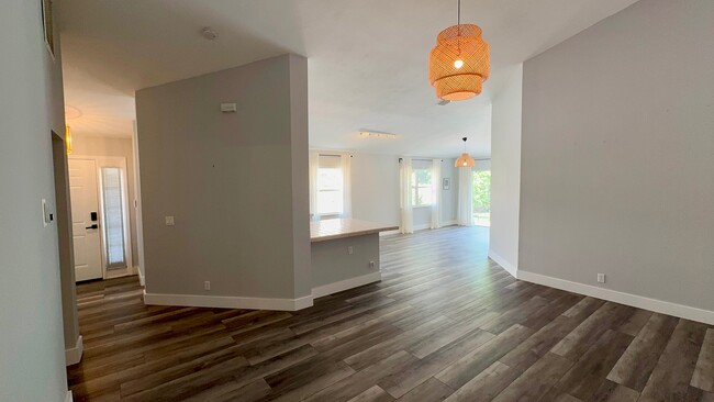 Building Photo - 5465 Grande Palm Cir