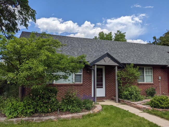 Building Photo - 4365 Comanche Dr