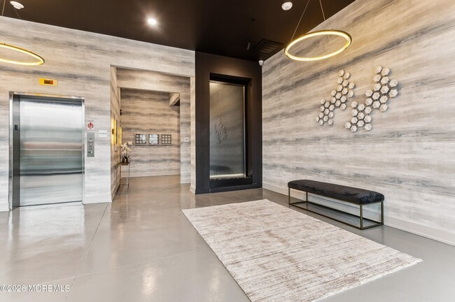 Building Photo - 521 Lake Ave