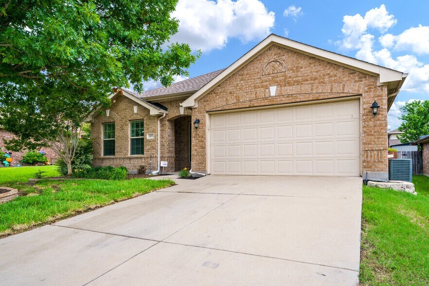 Building Photo - 227 Creekwood Dr