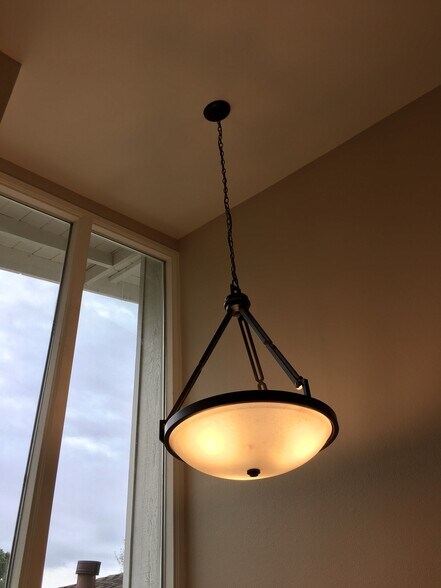 Building Photo - 672 Garland Court