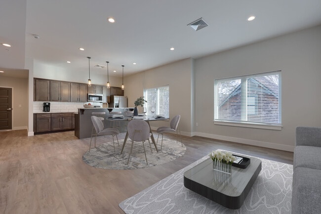 Building Photo - 117 W Main St