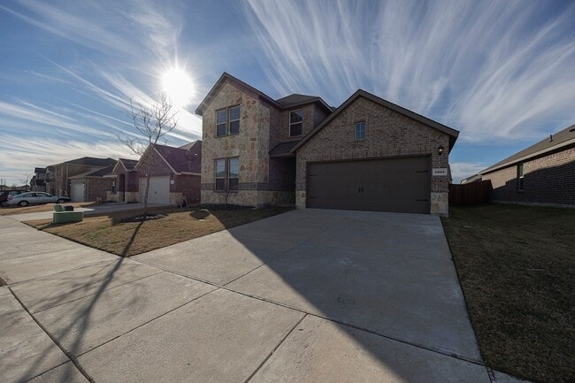 Building Photo - 1001 Marigold St