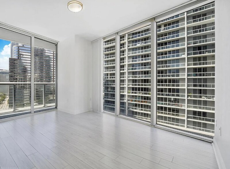 Primary Photo - 475 Brickell Ave