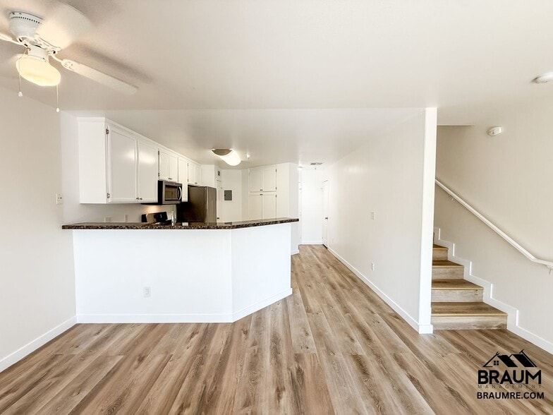 Building Photo - 7323 Winnetka Ave