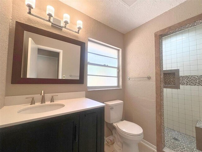 Building Photo - 822 Lake Elbert Ct
