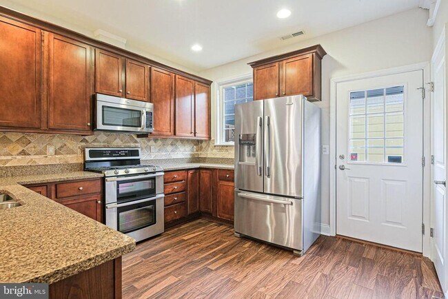 Building Photo - 5926 Talbot Dr